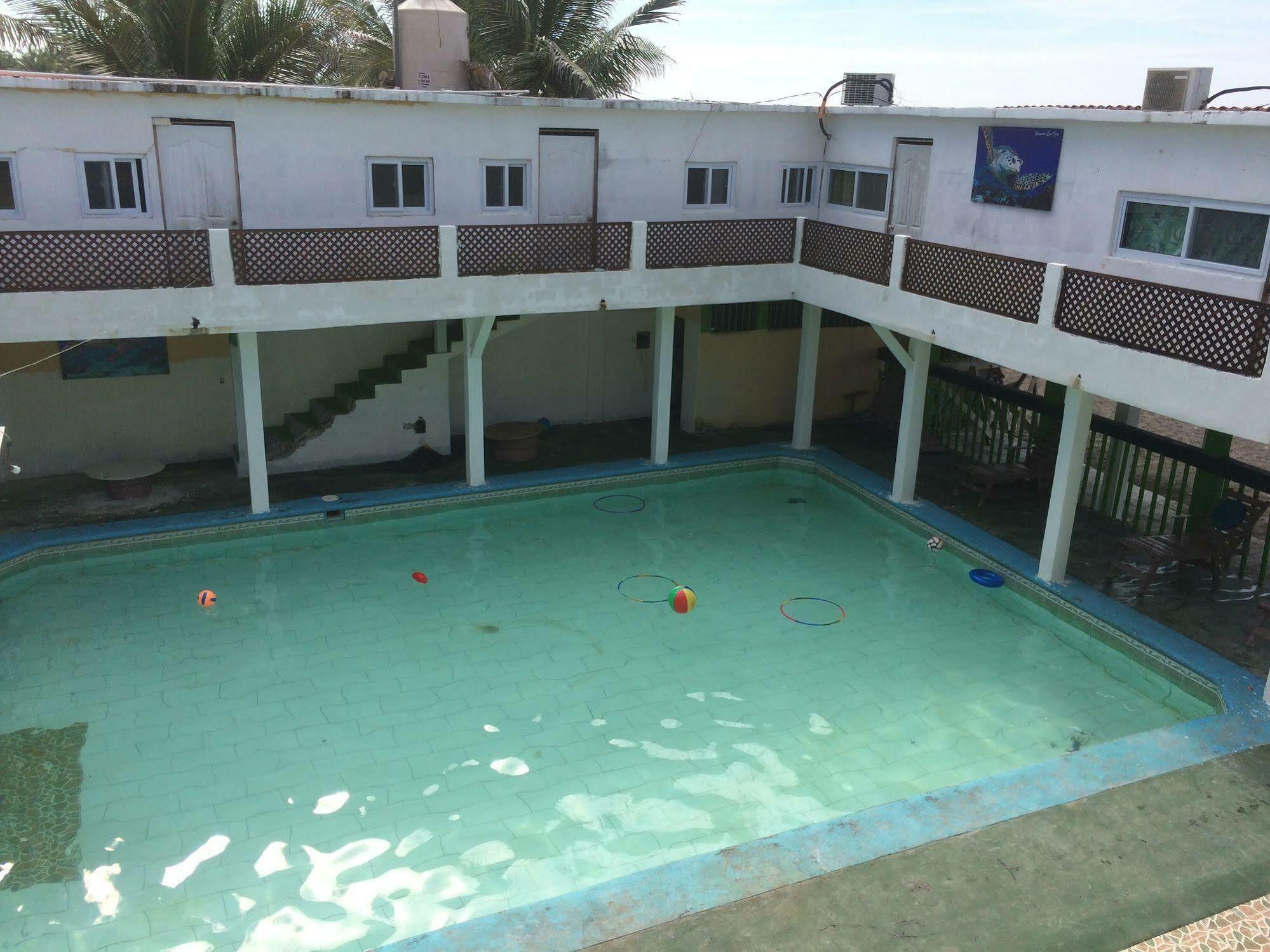 Tortugas Place Hotel Y Bungalos Monterrico Exterior photo