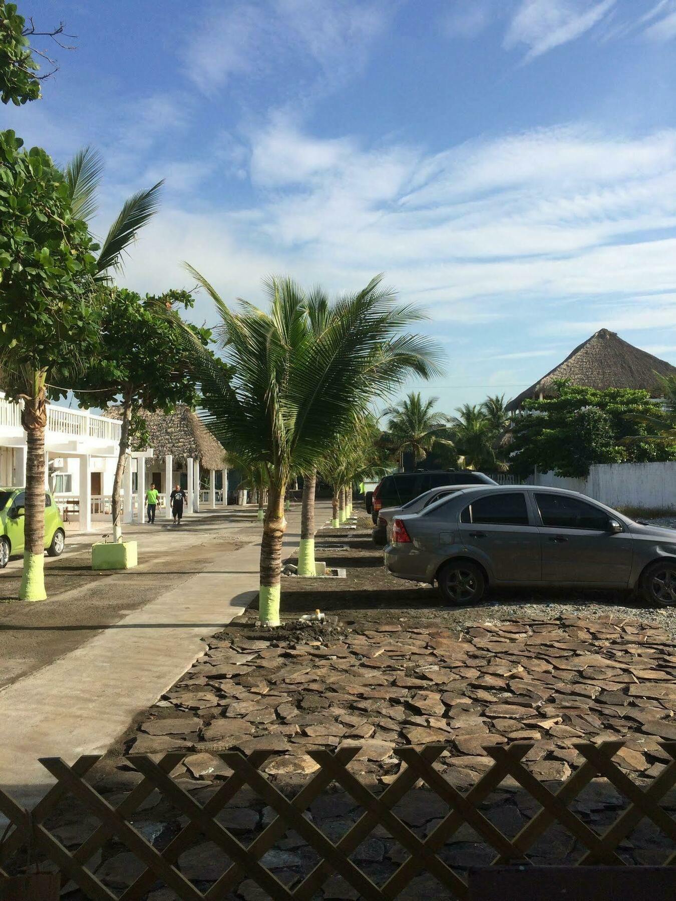 Tortugas Place Hotel Y Bungalos Monterrico Exterior photo